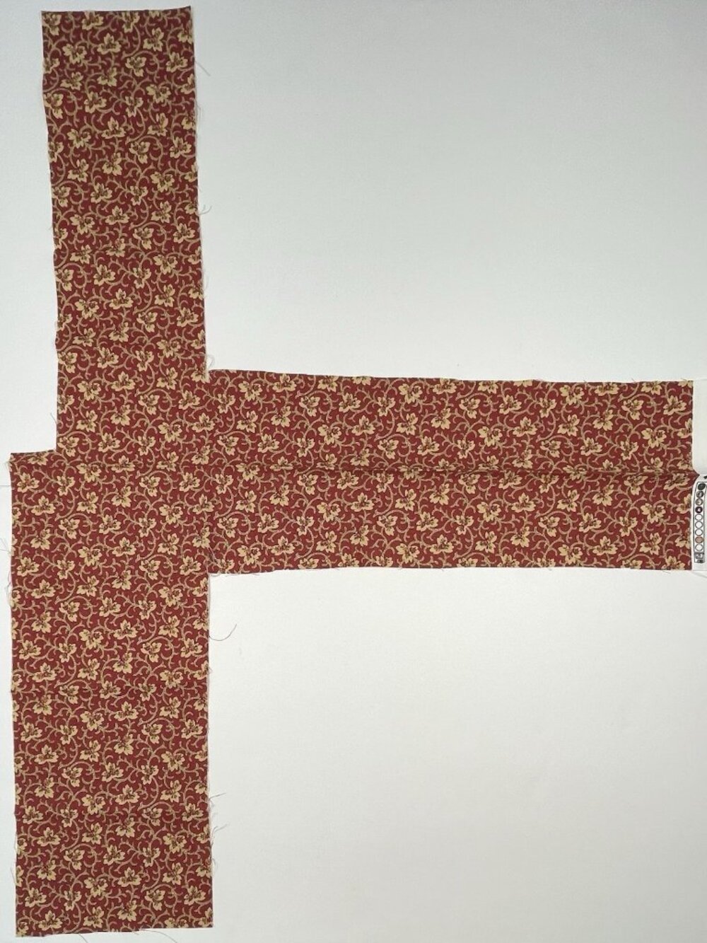 COVINGTON Fenia Small Scale Floral ANTIQUE RED Home Decor FABRIC REMNANT Sample